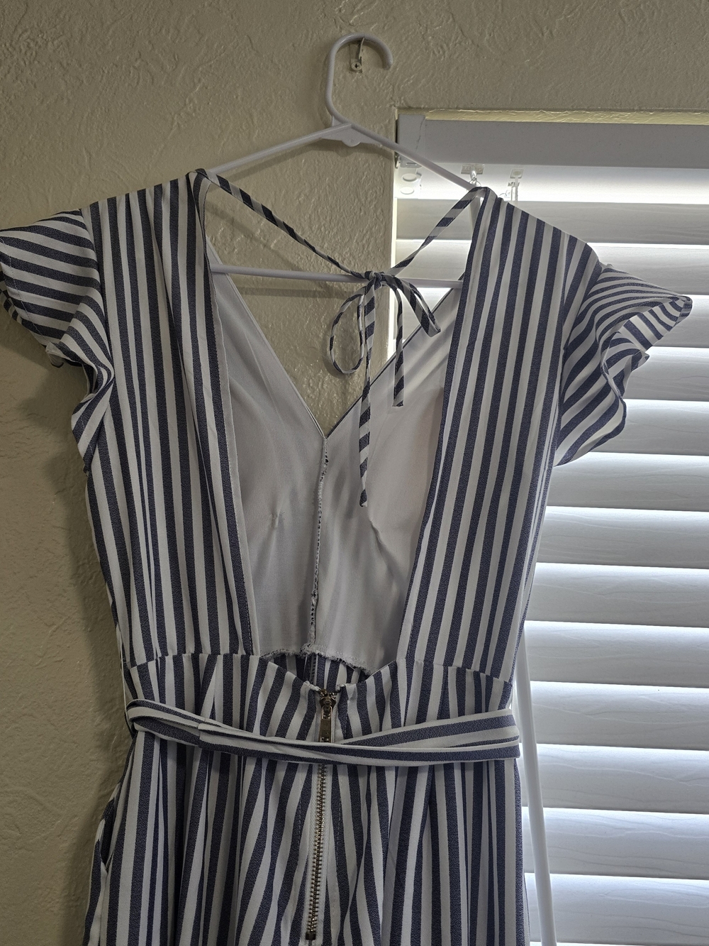 Fashion Nova Striped Open-Back Wide-Leg Jumpsuit - Size M (Excellent Condition - Picture 4 of 14